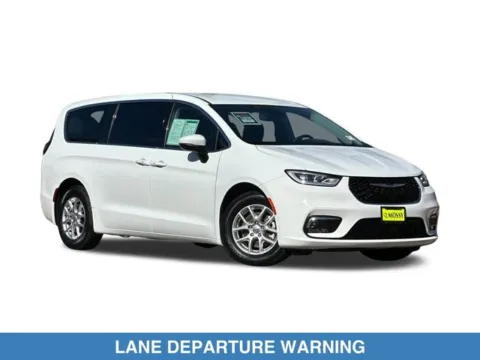 Photos of 2023 Chrysler Pacifica Touring L for sale in Lemon Grove, CA at Mossy Honda
