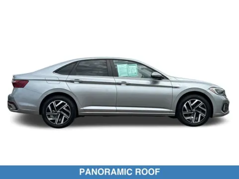 More photos of 2022 Volkswagen Jetta 1.5T SEL at Mossy Honda, CA