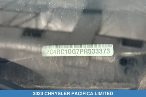 More photos of 2023 Chrysler Pacifica Limited at Mossy Honda, CA