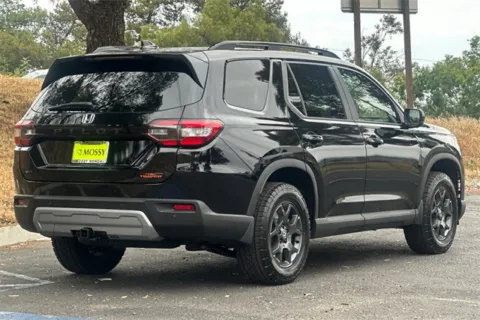 More photos of 2025 Honda Pilot TrailSport at Mossy Honda, CA