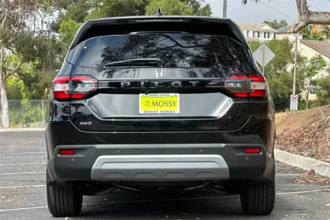 More photos of 2025 Honda Pilot EX-L at Mossy Honda, CA