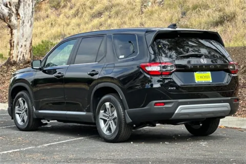 More photos of 2025 Honda Pilot EX-L at Mossy Honda, CA