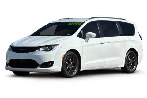 White 2018 Chrysler Pacifica Touring L for sale in Lemon Grove, CA