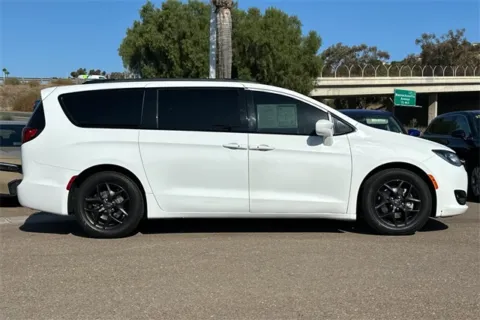 More photos of 2018 Chrysler Pacifica Touring L at Mossy Honda, CA