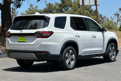 More photos of 2025 Honda Pilot EX-L at Mossy Honda, CA
