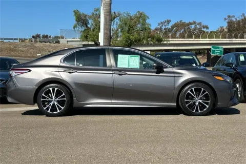 More photos of 2020 Toyota Camry Hybrid SE at Mossy Honda, CA