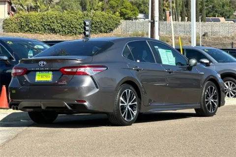 More photos of 2020 Toyota Camry Hybrid SE at Mossy Honda, CA