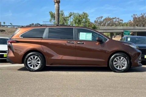 More photos of 2022 Toyota Sienna XLE at Mossy Honda, CA