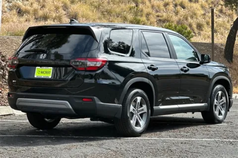 More photos of 2025 Honda Pilot EX-L at Mossy Honda, CA