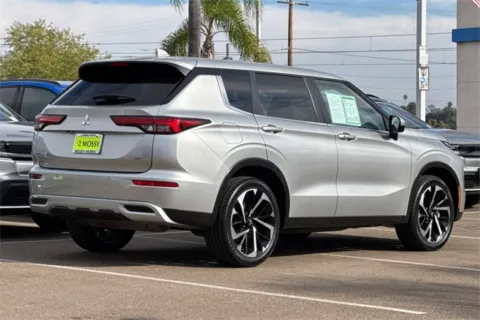 More photos of 2024 Mitsubishi Outlander SE at Mossy Honda, CA