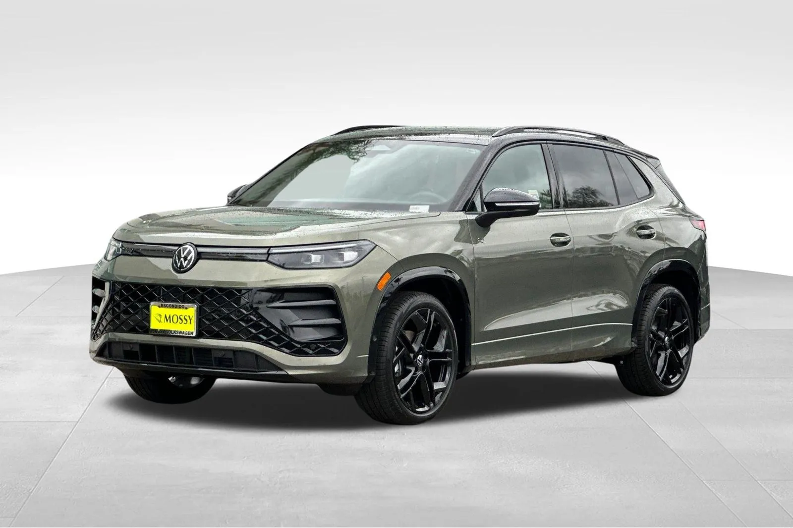 Green 2026 Volkswagen Tiguan 2.0T SE R-Line Black for sale in Escondido, CA