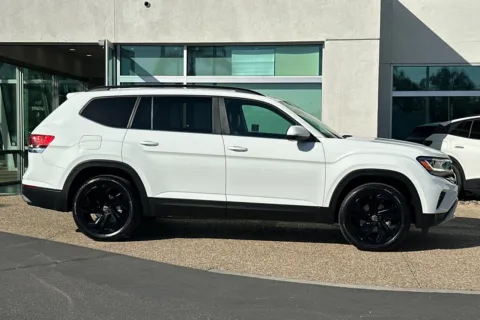 Another view of 2022 Volkswagen Atlas 3.6L V6 SE w/Technology for sale in Escondido, CA at Mossy Volkswagen