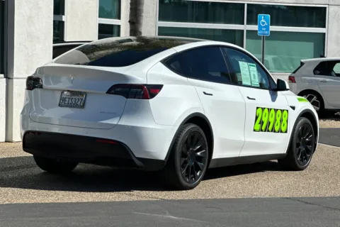 More photos of 2021 Tesla Model Y Long Range at Mossy Volkswagen, CA