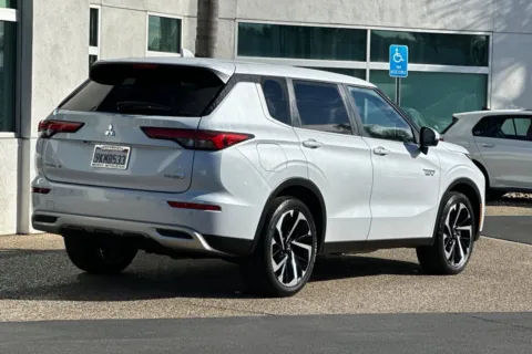 More photos of 2024 Mitsubishi Outlander PHEV SE at Mossy Volkswagen, CA