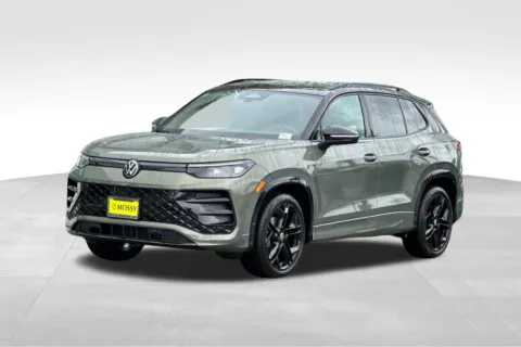 Green 2026 Volkswagen Tiguan 2.0T SE R-Line Black for sale in Escondido, CA