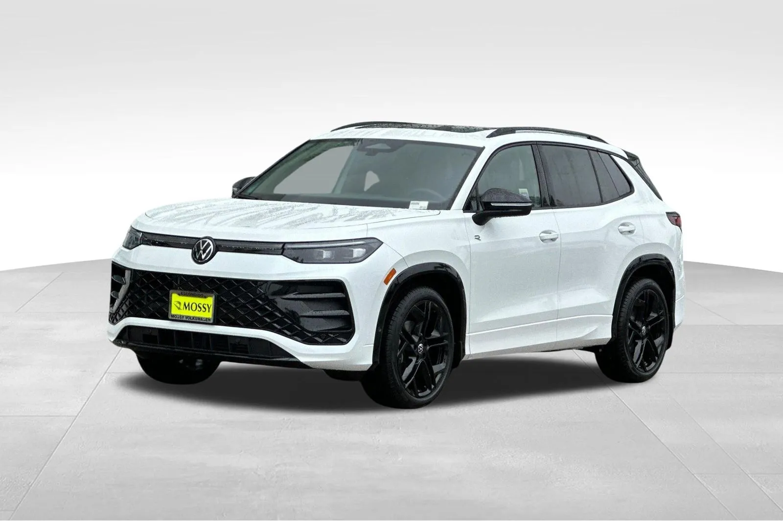 White 2026 Volkswagen Tiguan 2.0T SE R-Line Black for sale in Escondido, CA