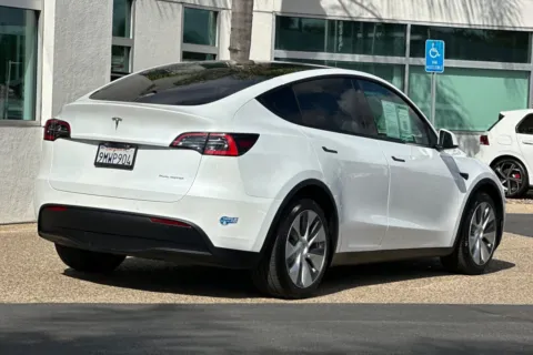 More photos of 2021 Tesla Model Y Long Range at Mossy Volkswagen, CA