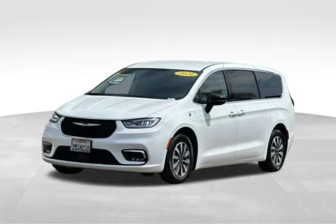 White 2024 Chrysler Pacifica Hybrid Select for sale in Escondido, CA