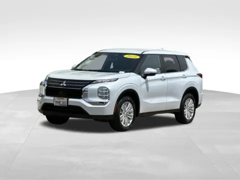 White 2024 Mitsubishi Outlander ES for sale in Escondido, CA