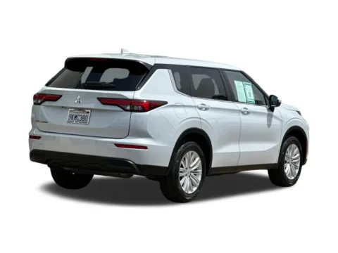 More photos of 2024 Mitsubishi Outlander ES at Mossy Volkswagen, CA