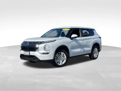 White 2024 Mitsubishi Outlander ES for sale in Escondido, CA