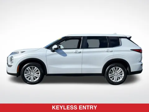 More photos of 2024 Mitsubishi Outlander ES at Mossy Volkswagen, CA