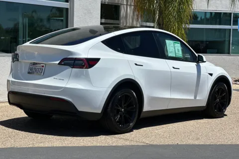More photos of 2022 Tesla Model Y Long Range at Mossy Volkswagen, CA