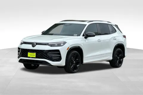 White 2025 Volkswagen Tiguan 2.0T SE R-Line Black for sale in Escondido, CA