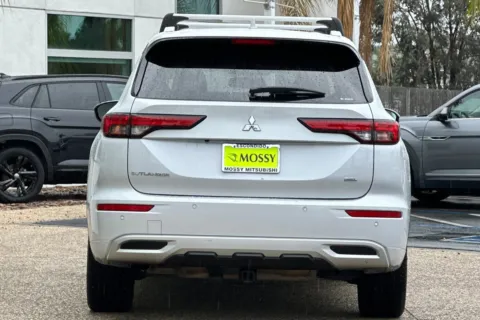 More photos of 2022 Mitsubishi Outlander SEL at Mossy Volkswagen, CA