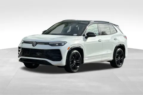 White 2025 Volkswagen Tiguan 2.0T SE R-Line Black for sale in Escondido, CA