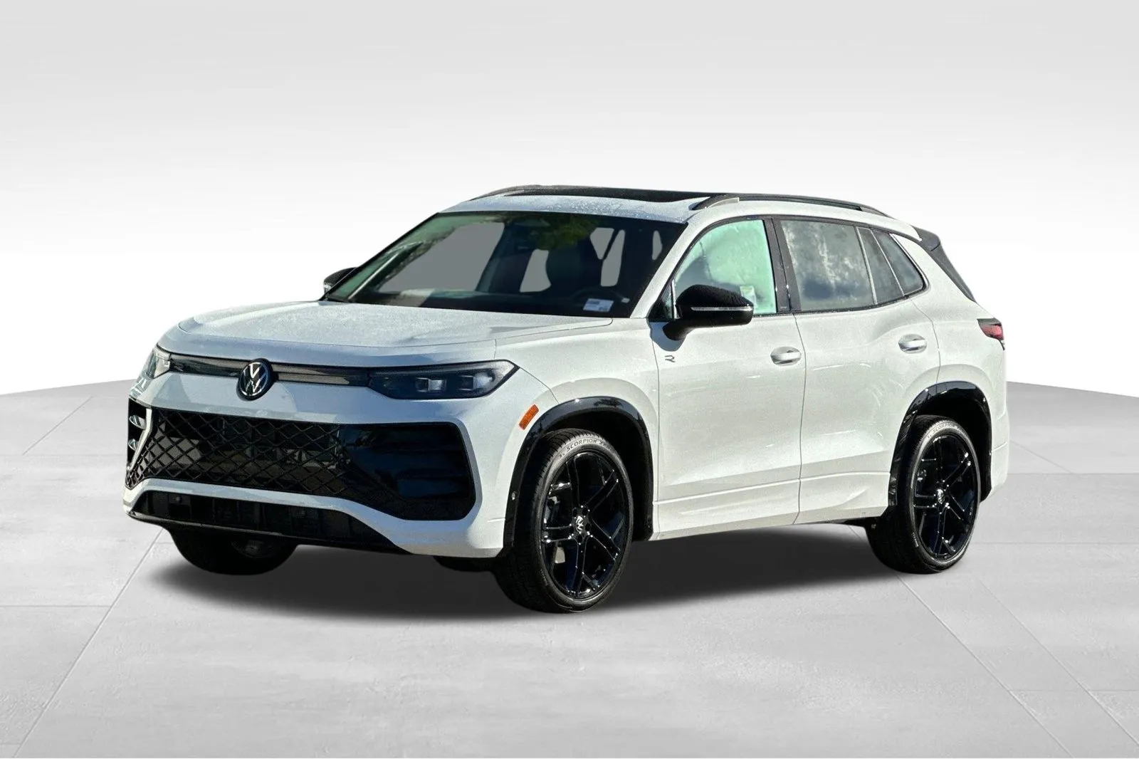 White 2025 Volkswagen Tiguan 2.0T SE R-Line Black for sale in Escondido, CA