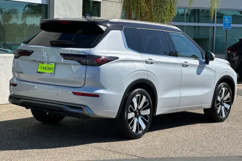 More photos of 2025 Mitsubishi Outlander SEL at Mossy Mitsubishi, CA