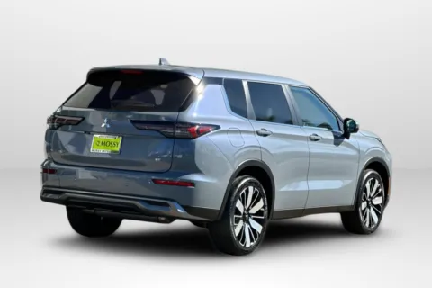 More photos of 2026 Mitsubishi Outlander SE at Mossy Mitsubishi, CA