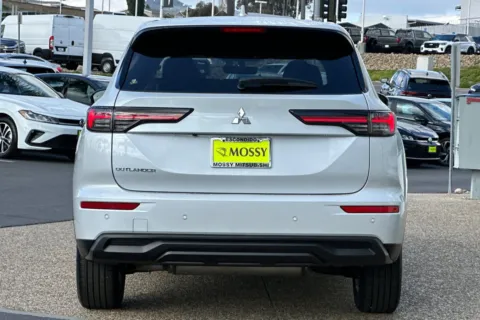 More photos of 2026 Mitsubishi Outlander ES at Mossy Mitsubishi, CA