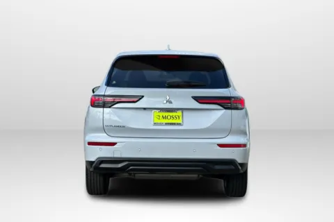 More photos of 2026 Mitsubishi Outlander ES at Mossy Mitsubishi, CA
