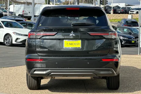 More photos of 2026 Mitsubishi Outlander ES at Mossy Mitsubishi, CA