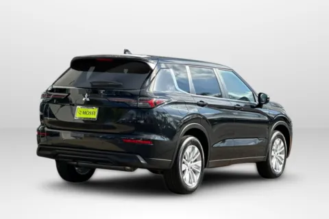More photos of 2026 Mitsubishi Outlander ES at Mossy Mitsubishi, CA