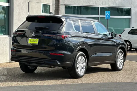 More photos of 2026 Mitsubishi Outlander ES at Mossy Mitsubishi, CA