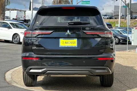 More photos of 2026 Mitsubishi Outlander ES at Mossy Mitsubishi, CA