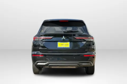 More photos of 2026 Mitsubishi Outlander ES at Mossy Mitsubishi, CA