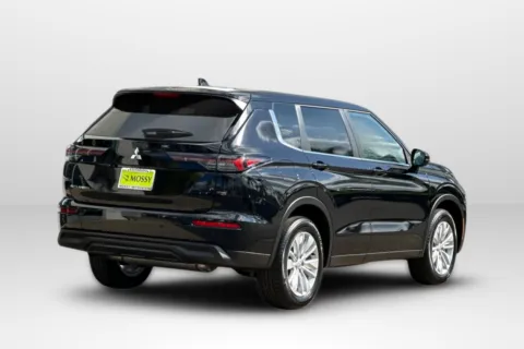 More photos of 2026 Mitsubishi Outlander ES at Mossy Mitsubishi, CA