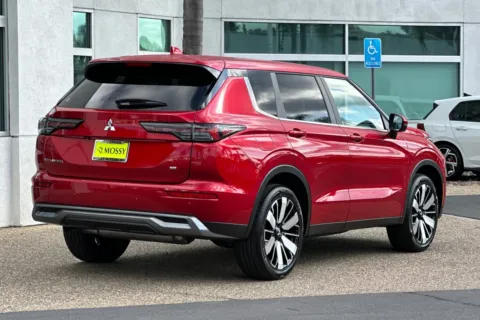 More photos of 2026 Mitsubishi Outlander SE at Mossy Mitsubishi, CA