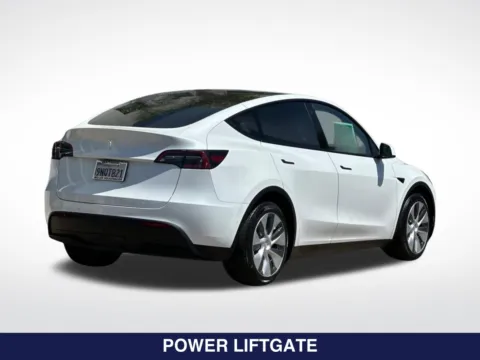 More photos of 2021 Tesla Model Y Long Range at Mossy Mitsubishi, CA