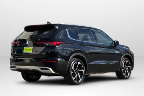More photos of 2025 Mitsubishi Outlander PHEV SEL at Mossy Mitsubishi, CA