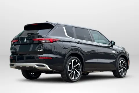 More photos of 2025 Mitsubishi Outlander PHEV SE at Mossy Mitsubishi, CA