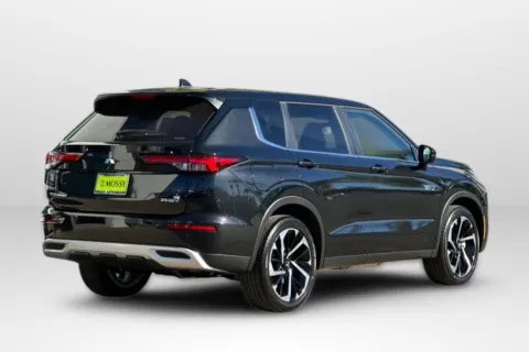 More photos of 2025 Mitsubishi Outlander PHEV SE at Mossy Mitsubishi, CA