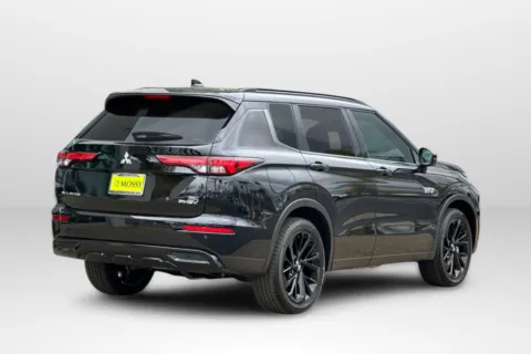 More photos of 2025 Mitsubishi Outlander PHEV SEL at Mossy Mitsubishi, CA