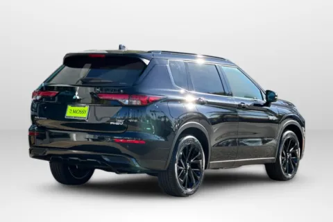 More photos of 2025 Mitsubishi Outlander PHEV SEL at Mossy Mitsubishi, CA