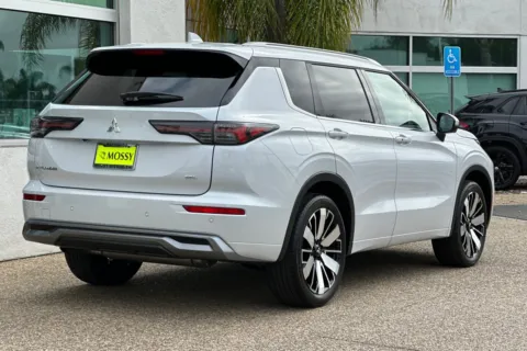 More photos of 2025 Mitsubishi Outlander SEL at Mossy Mitsubishi, CA