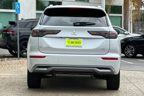 More photos of 2025 Mitsubishi Outlander SEL at Mossy Mitsubishi, CA